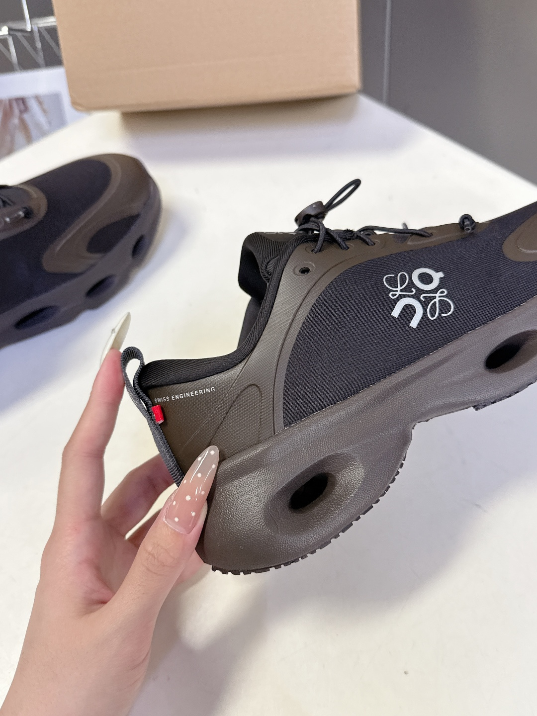 Loewe罗意威 x on昂跑联名情侣款 跑鞋 罗意威 xon 昂跑全新合作系列 时尚，品牌与瑞士高性能