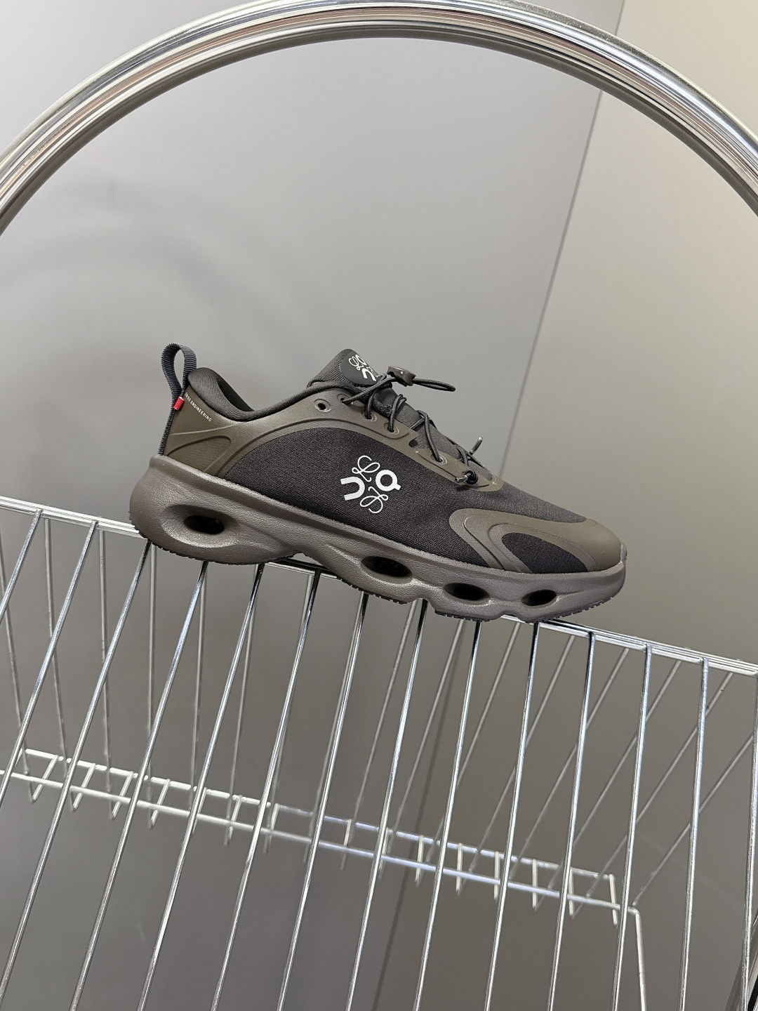 Loewe罗意威 x on昂跑联名情侣款 跑鞋 罗意威 xon 昂跑全新合作系列 时尚，品牌与瑞士高性能