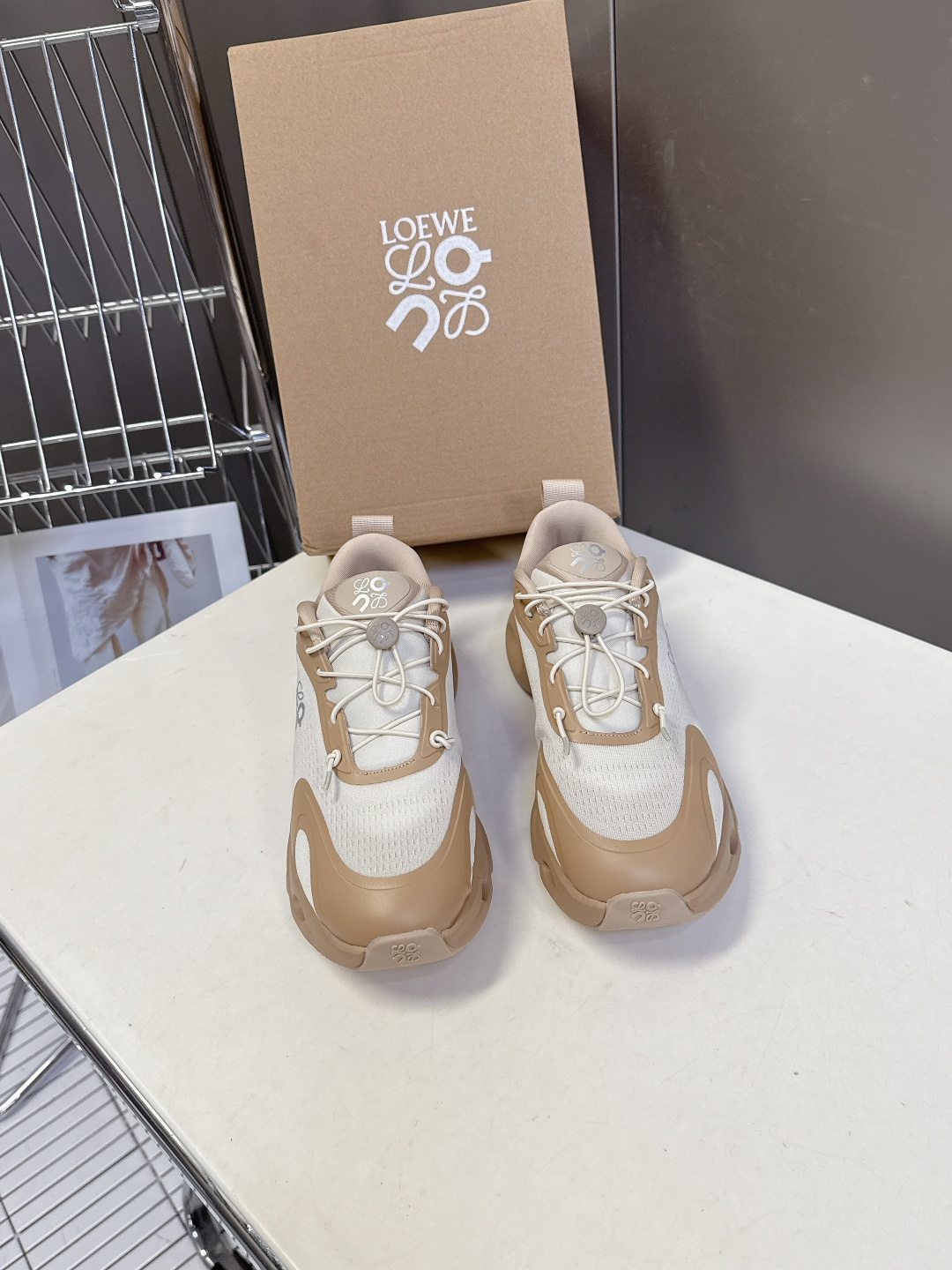 Loewe罗意威 x on昂跑联名情侣款 跑鞋 罗意威 xon 昂跑全新合作系列 时尚，品牌与瑞士高性能