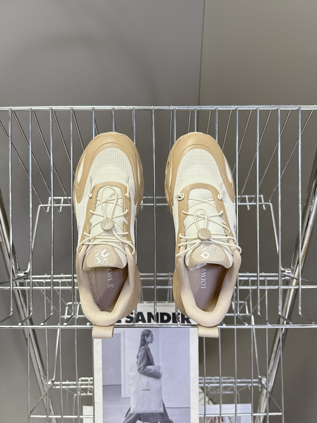 Loewe罗意威 x on昂跑联名情侣款 跑鞋 罗意威 xon 昂跑全新合作系列 时尚，品牌与瑞士高性能