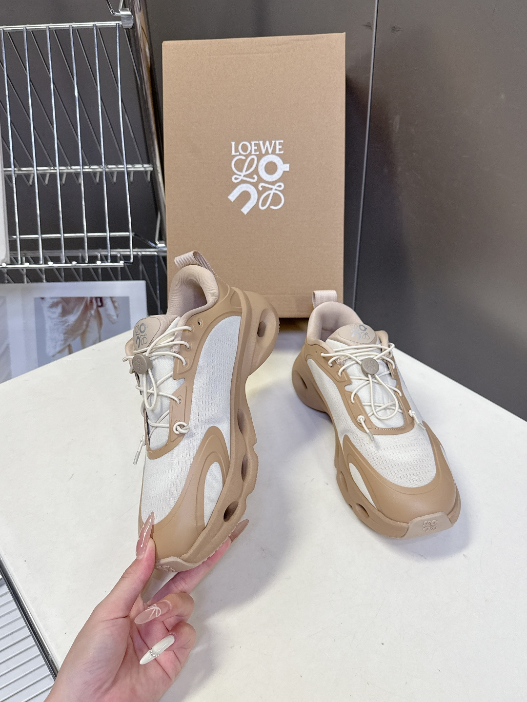 Loewe罗意威 x on昂跑联名情侣款 跑鞋 罗意威 xon 昂跑全新合作系列 时尚，品牌与瑞士高性能