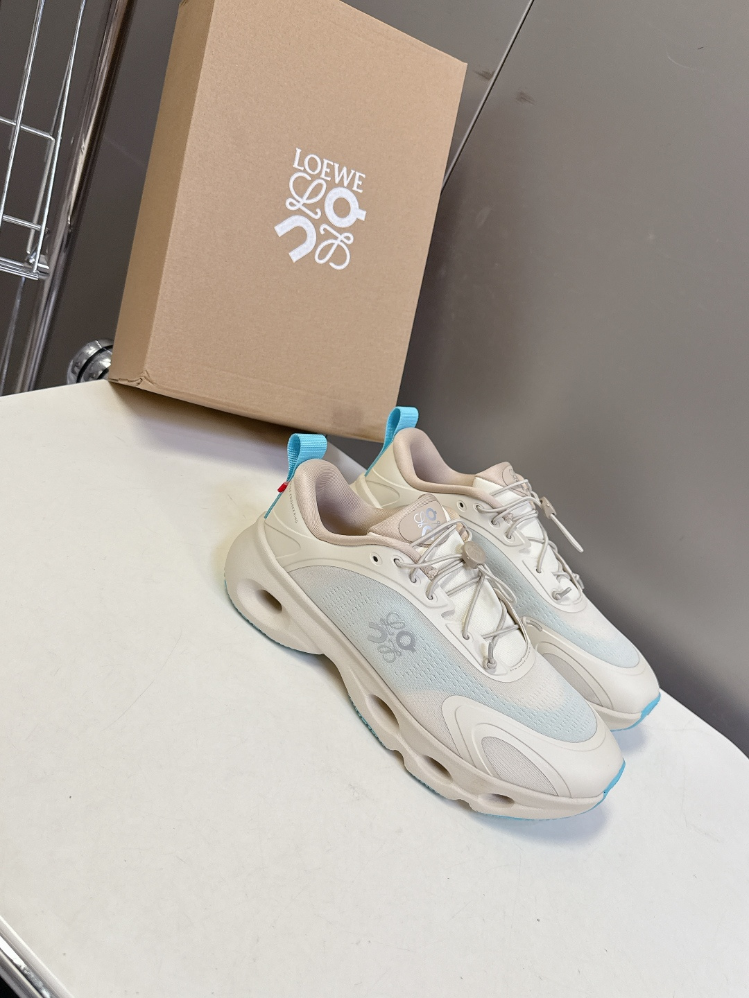 Loewe罗意威 x on昂跑联名情侣款 跑鞋 罗意威 xon 昂跑全新合作系列 时尚，品牌与瑞士高性能