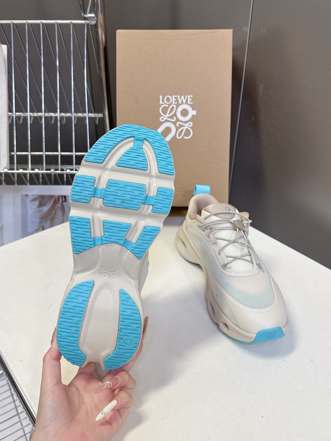 Loewe罗意威 x on昂跑联名情侣款 跑鞋 罗意威 xon 昂跑全新合作系列 时尚，品牌与瑞士高性能