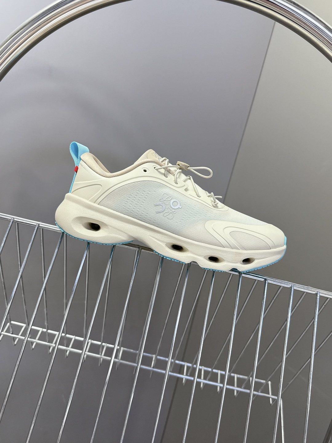 Loewe罗意威 x on昂跑联名情侣款 跑鞋 罗意威 xon 昂跑全新合作系列 时尚，品牌与瑞士高性能