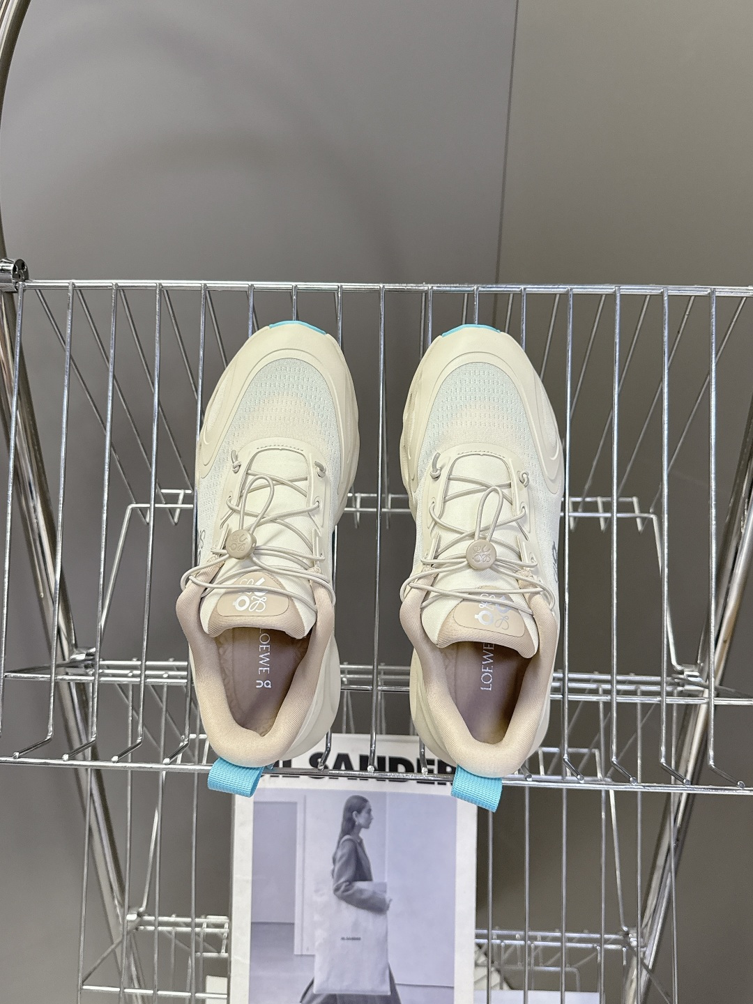 Loewe罗意威 x on昂跑联名情侣款 跑鞋 罗意威 xon 昂跑全新合作系列 时尚，品牌与瑞士高性能