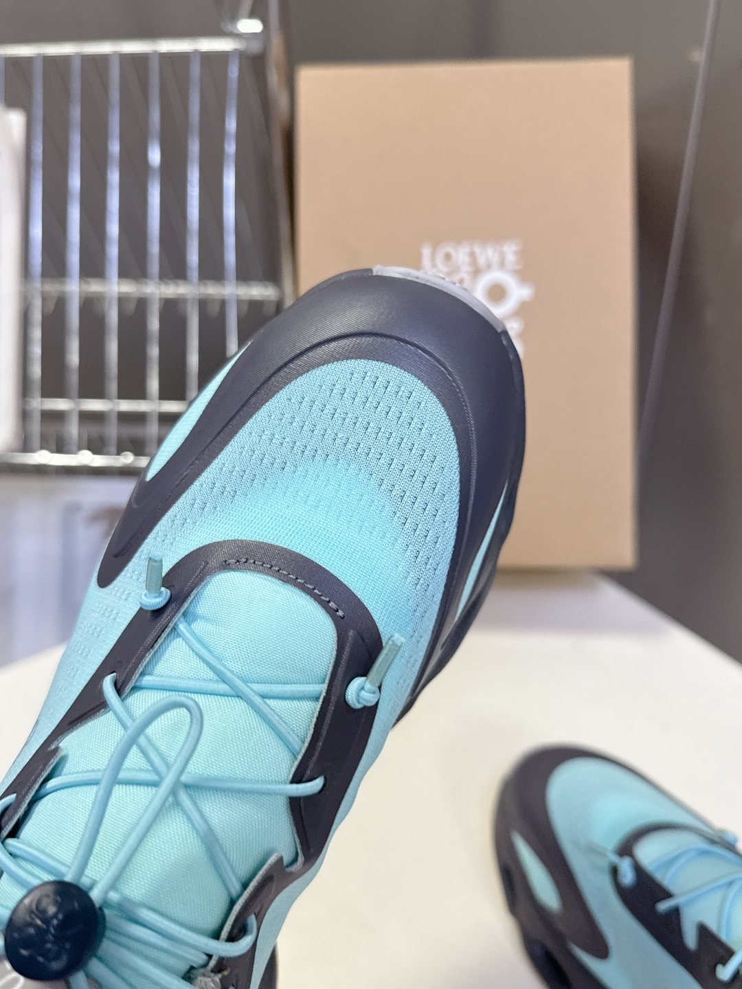 Loewe罗意威 x on昂跑联名情侣款 跑鞋 罗意威 xon 昂跑全新合作系列 时尚，品牌与瑞士高性能