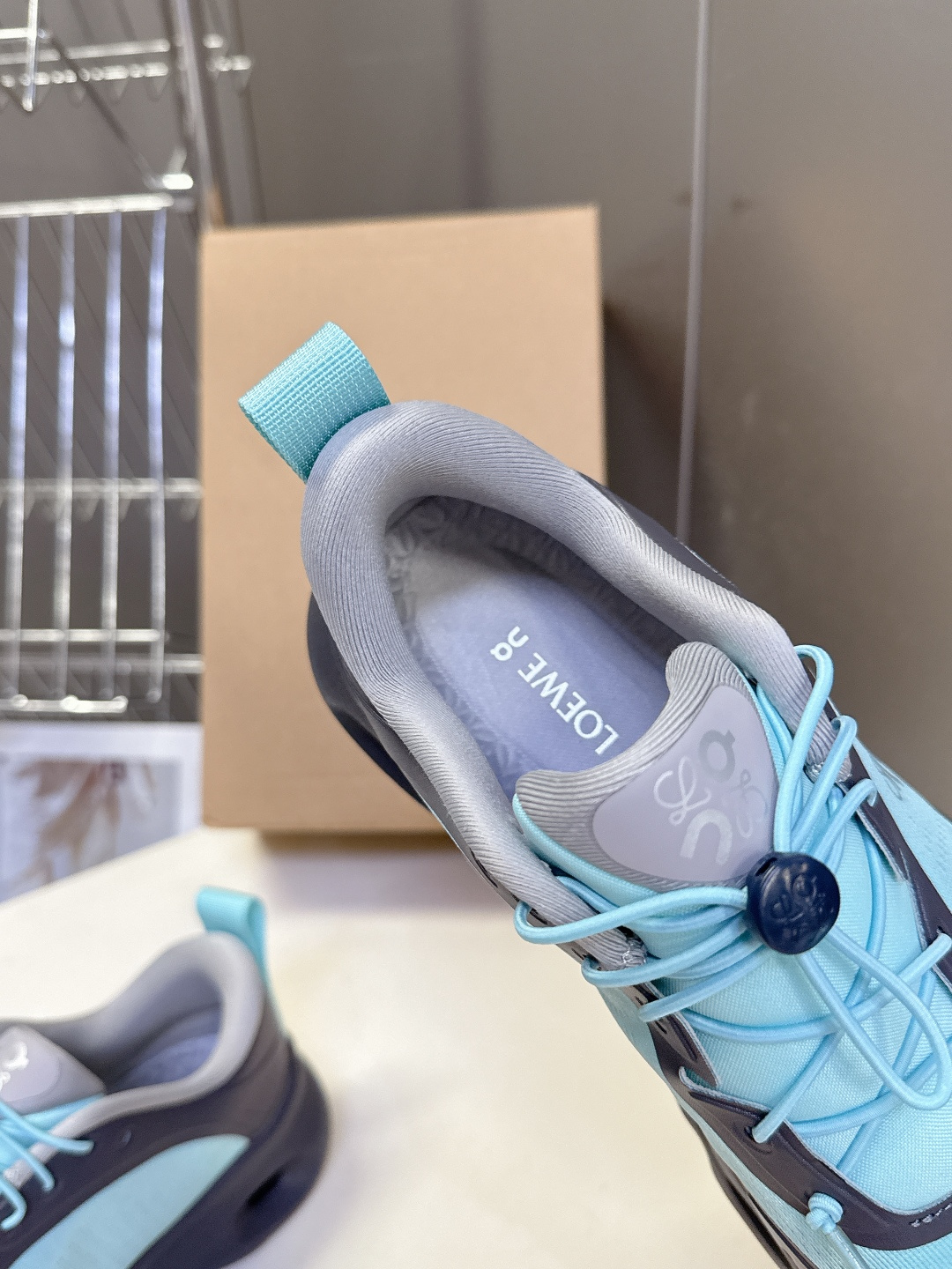 Loewe罗意威 x on昂跑联名情侣款 跑鞋 罗意威 xon 昂跑全新合作系列 时尚，品牌与瑞士高性能