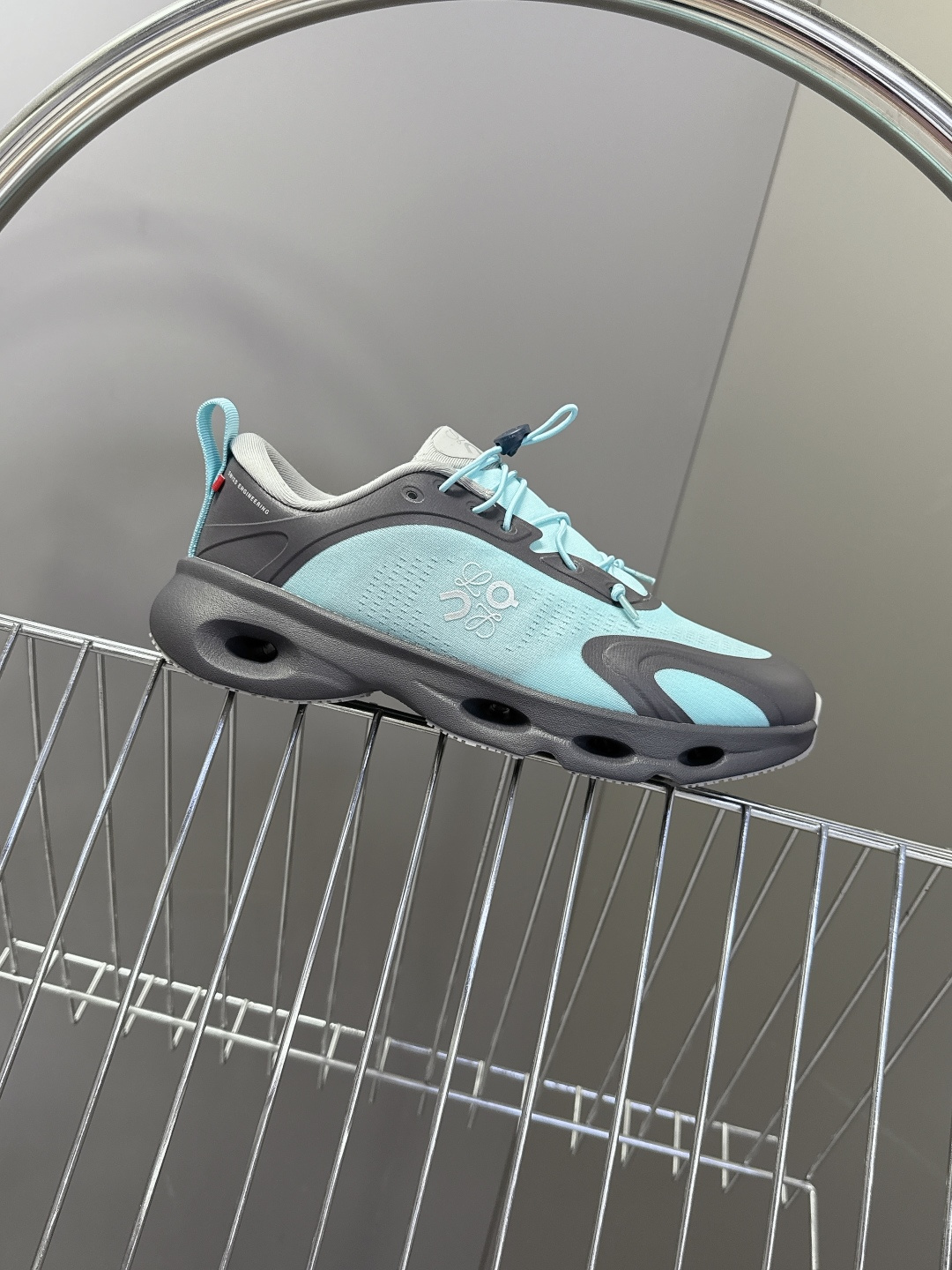 Loewe罗意威 x on昂跑联名情侣款 跑鞋 罗意威 xon 昂跑全新合作系列 时尚，品牌与瑞士高性能