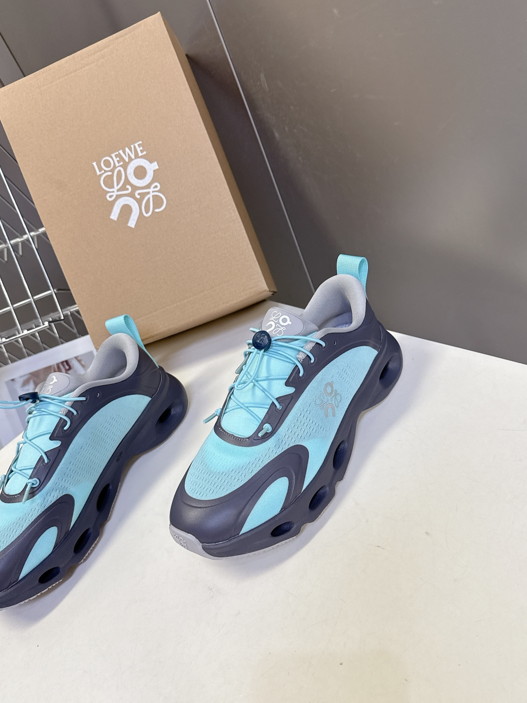 Loewe罗意威 x on昂跑联名情侣款 跑鞋 罗意威 xon 昂跑全新合作系列 时尚，品牌与瑞士高性能