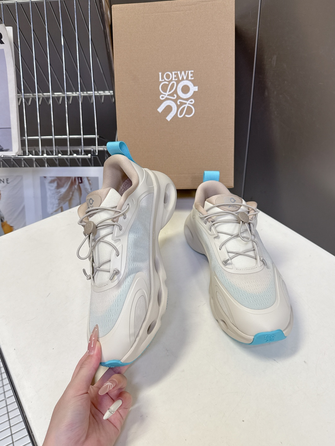 Loewe罗意威 x on昂跑联名情侣款 跑鞋 罗意威 xon 昂跑全新合作系列 时尚，品牌与瑞士高性能