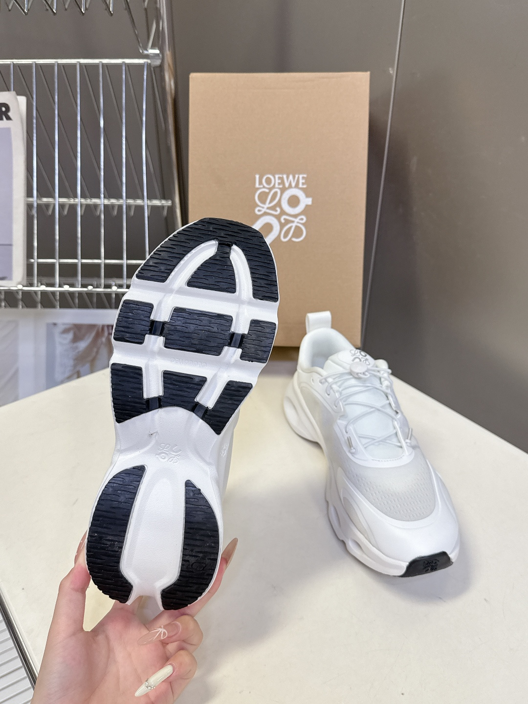 Loewe罗意威 x on昂跑联名情侣款 跑鞋 罗意威 xon 昂跑全新合作系列 时尚，品牌与瑞士高性能