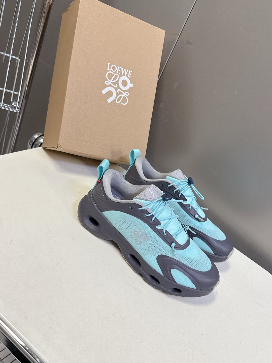 Loewe罗意威 x on昂跑联名情侣款 跑鞋 罗意威 xon 昂跑全新合作系列 时尚，品牌与瑞士高性能