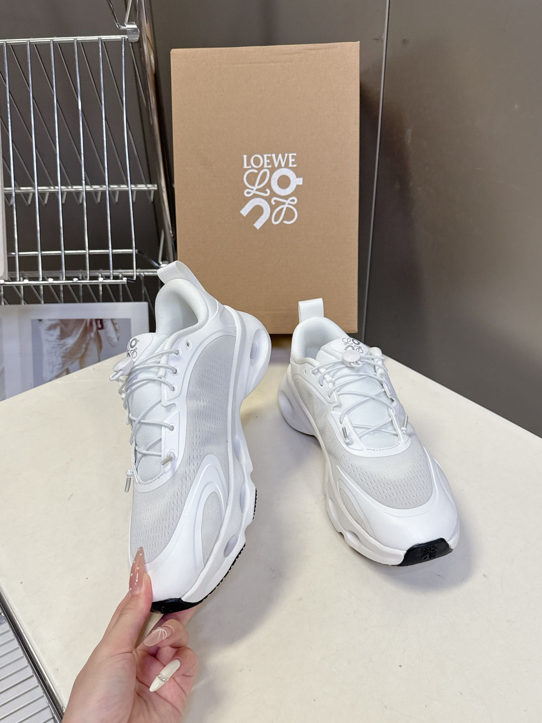 Loewe罗意威 x on昂跑联名情侣款 跑鞋 罗意威 xon 昂跑全新合作系列 时尚，品牌与瑞士高性能