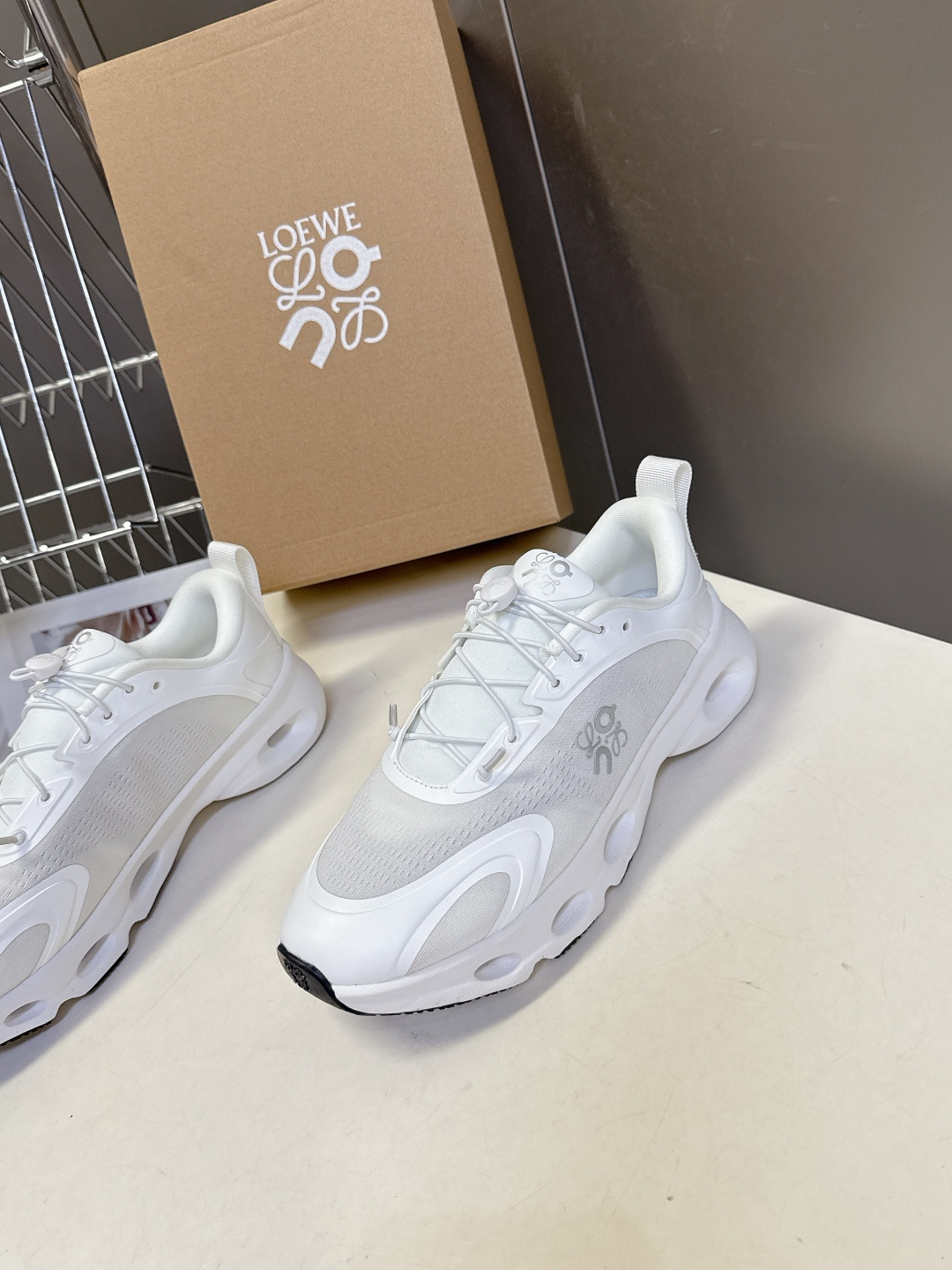 Loewe罗意威 x on昂跑联名情侣款 跑鞋 罗意威 xon 昂跑全新合作系列 时尚，品牌与瑞士高性能