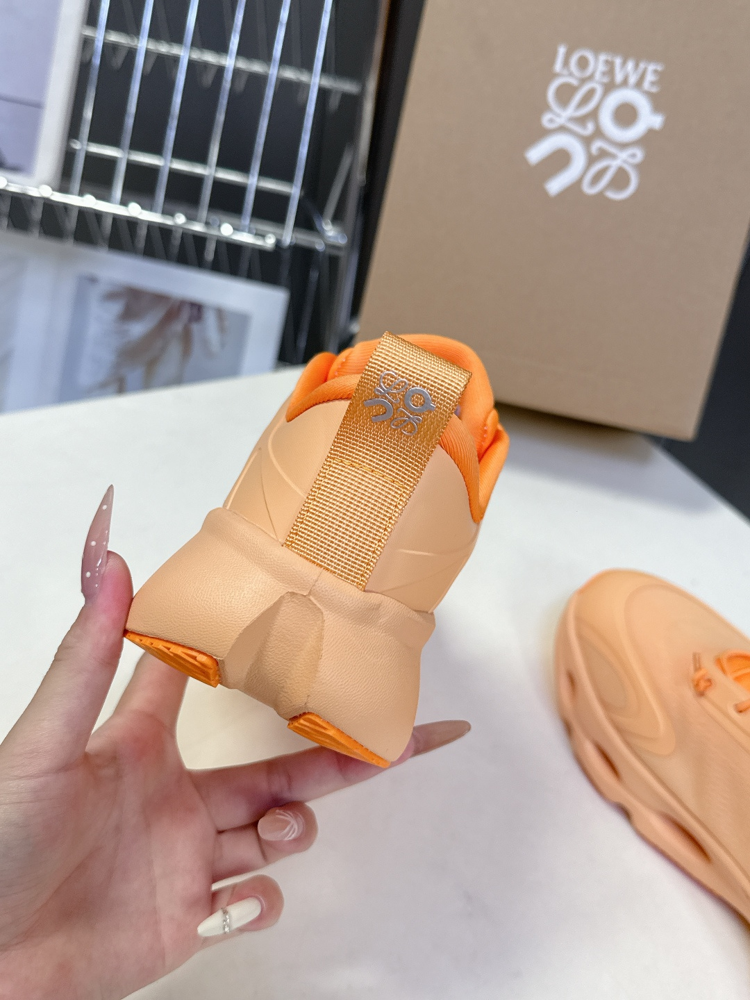 Loewe罗意威 x on昂跑联名情侣款 跑鞋 罗意威 xon 昂跑全新合作系列 时尚，品牌与瑞士高性能