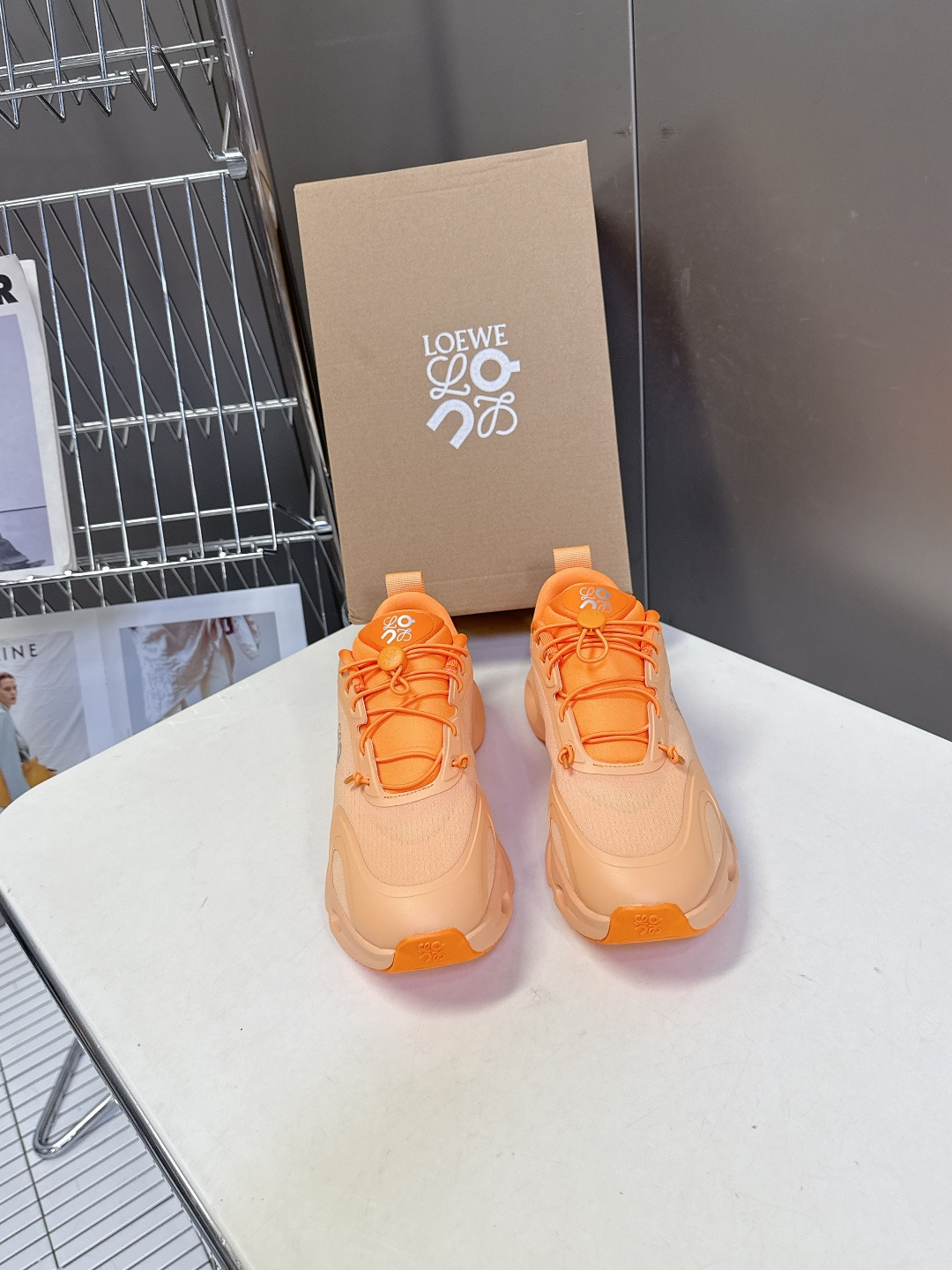 Loewe罗意威 x on昂跑联名情侣款 跑鞋 罗意威 xon 昂跑全新合作系列 时尚，品牌与瑞士高性能