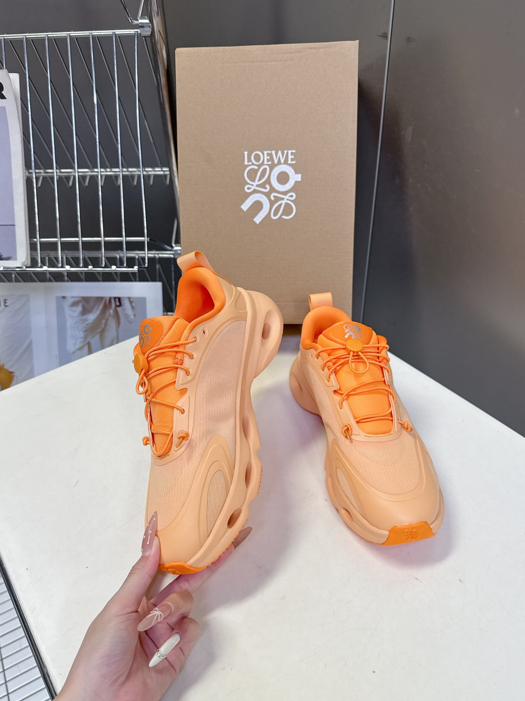 Loewe罗意威 x on昂跑联名情侣款 跑鞋 罗意威 xon 昂跑全新合作系列 时尚，品牌与瑞士高性能