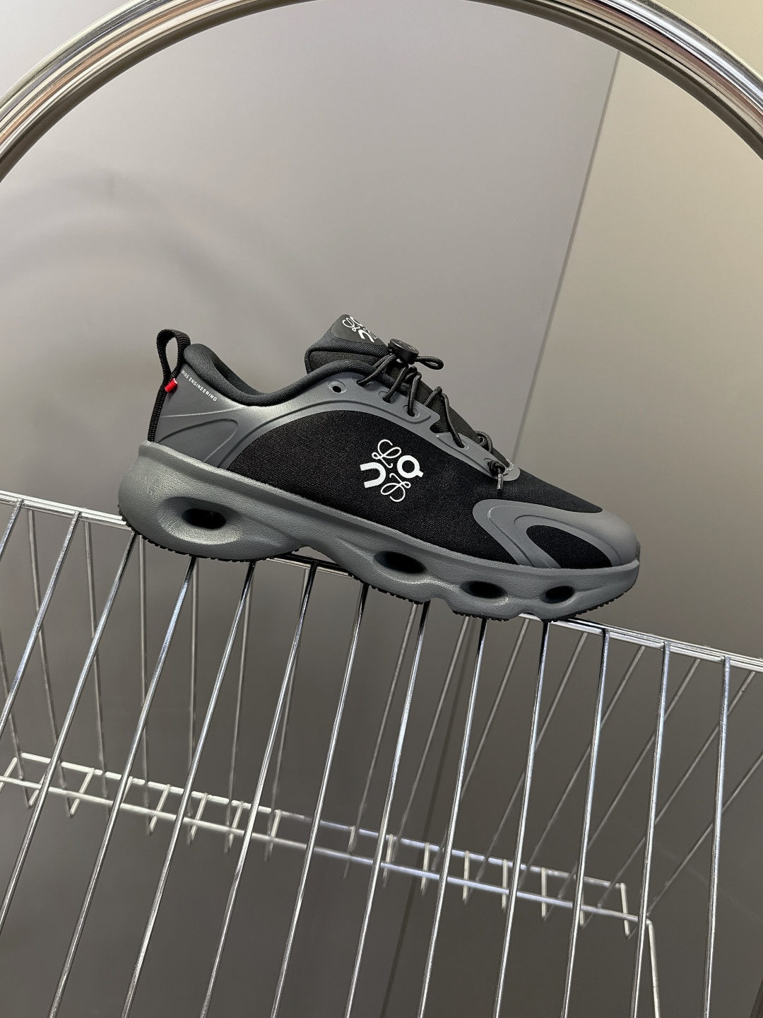 Loewe罗意威 x on昂跑联名情侣款 跑鞋 罗意威 xon 昂跑全新合作系列 时尚，品牌与瑞士高性能