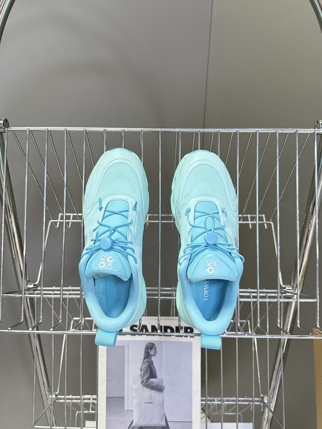 Loewe罗意威 x on昂跑联名情侣款 跑鞋 罗意威 xon 昂跑全新合作系列 时尚，品牌与瑞士高性能