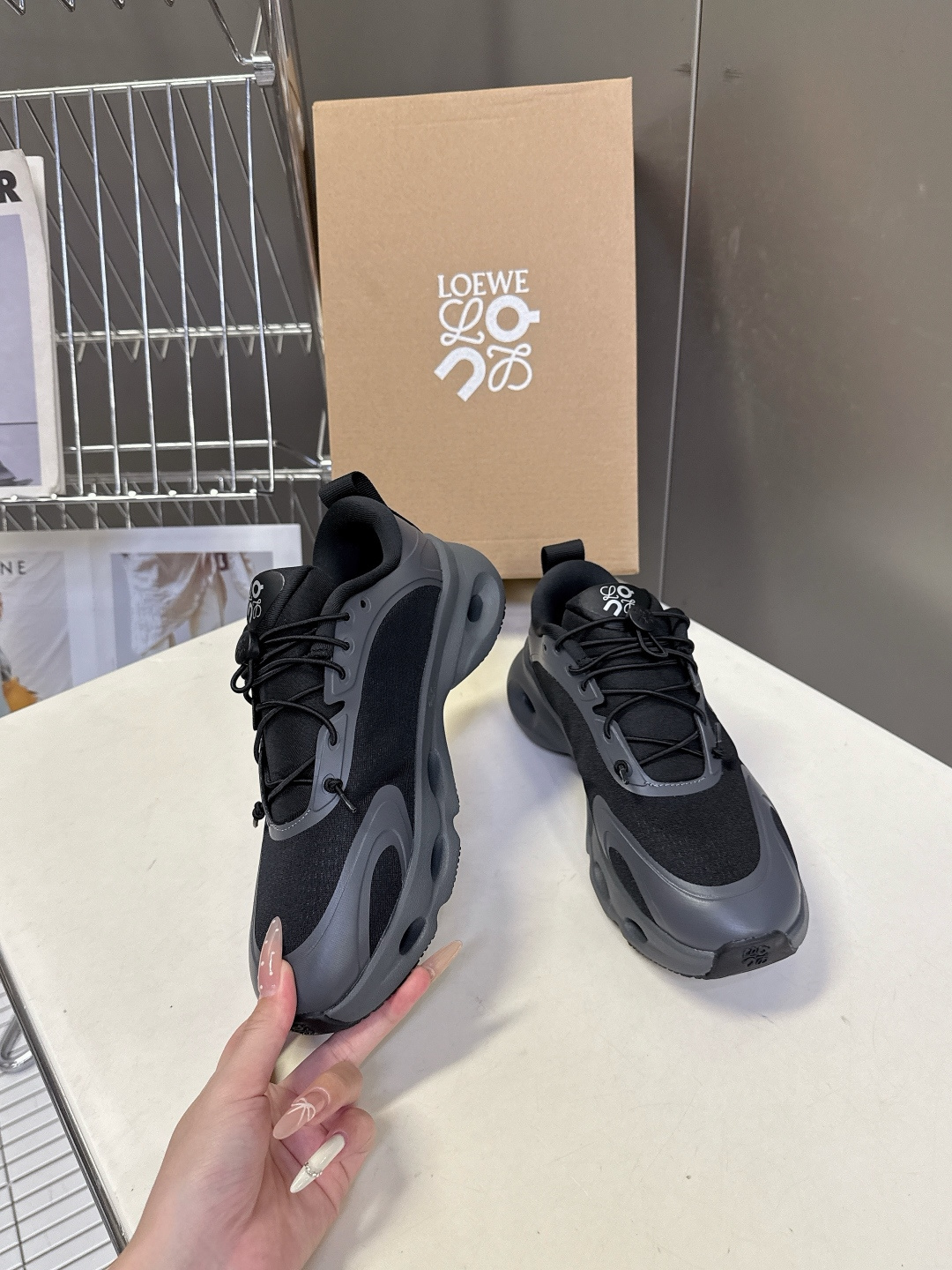 Loewe罗意威 x on昂跑联名情侣款 跑鞋 罗意威 xon 昂跑全新合作系列 时尚，品牌与瑞士高性能