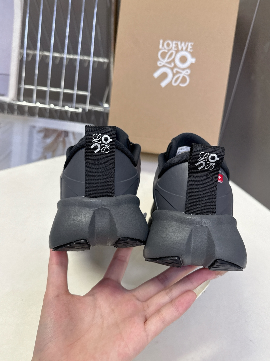 Loewe罗意威 x on昂跑联名情侣款 跑鞋 罗意威 xon 昂跑全新合作系列 时尚，品牌与瑞士高性能