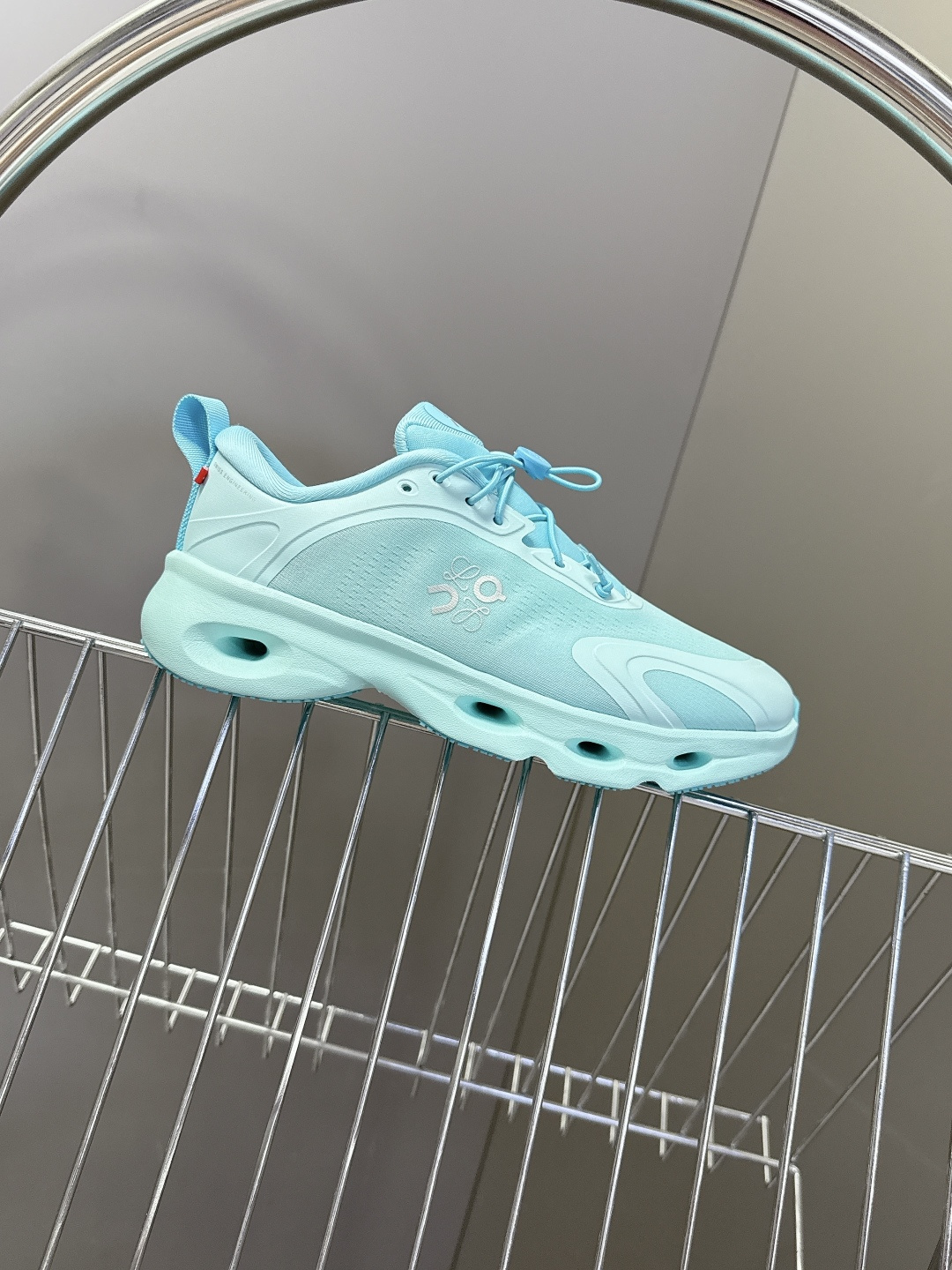 Loewe罗意威 x on昂跑联名情侣款 跑鞋 罗意威 xon 昂跑全新合作系列 时尚，品牌与瑞士高性能