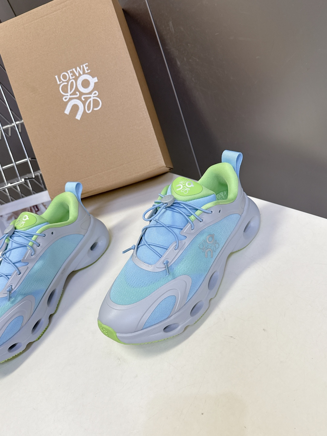 Loewe罗意威 x on昂跑联名情侣款 跑鞋 罗意威 xon 昂跑全新合作系列 时尚，品牌与瑞士高性能