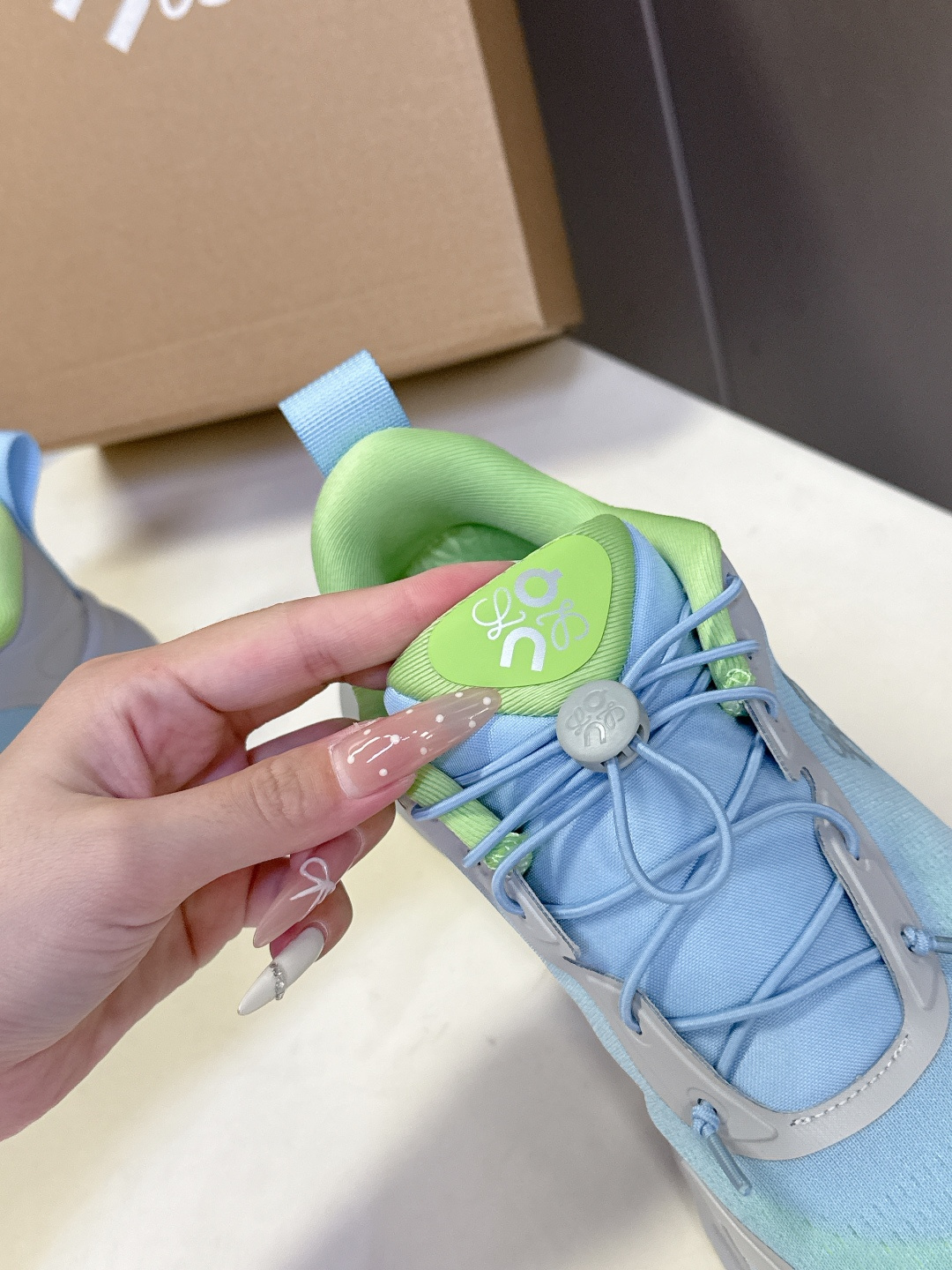 Loewe罗意威 x on昂跑联名情侣款 跑鞋 罗意威 xon 昂跑全新合作系列 时尚，品牌与瑞士高性能