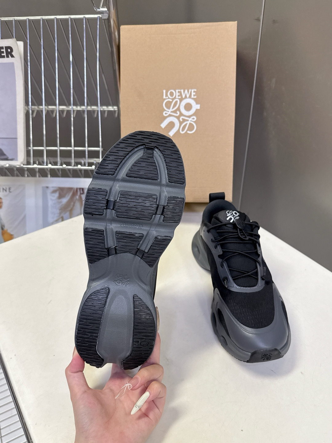 Loewe罗意威 x on昂跑联名情侣款 跑鞋 罗意威 xon 昂跑全新合作系列 时尚，品牌与瑞士高性能