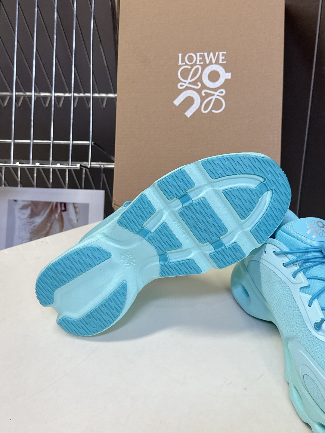 Loewe罗意威 x on昂跑联名情侣款 跑鞋 罗意威 xon 昂跑全新合作系列 时尚，品牌与瑞士高性能