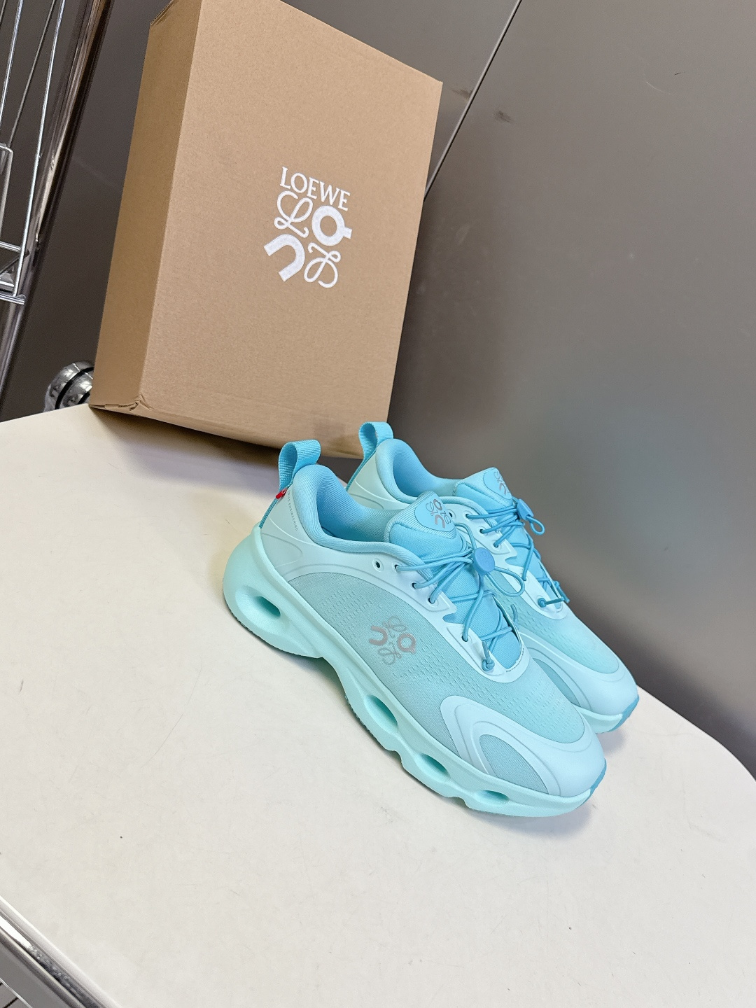 Loewe罗意威 x on昂跑联名情侣款 跑鞋 罗意威 xon 昂跑全新合作系列 时尚，品牌与瑞士高性能