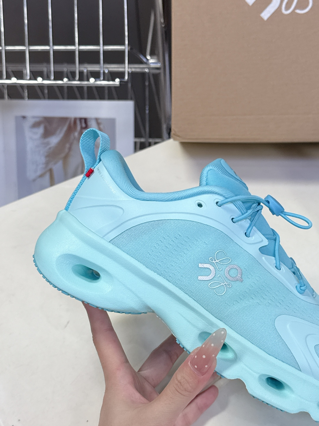 Loewe罗意威 x on昂跑联名情侣款 跑鞋 罗意威 xon 昂跑全新合作系列 时尚，品牌与瑞士高性能