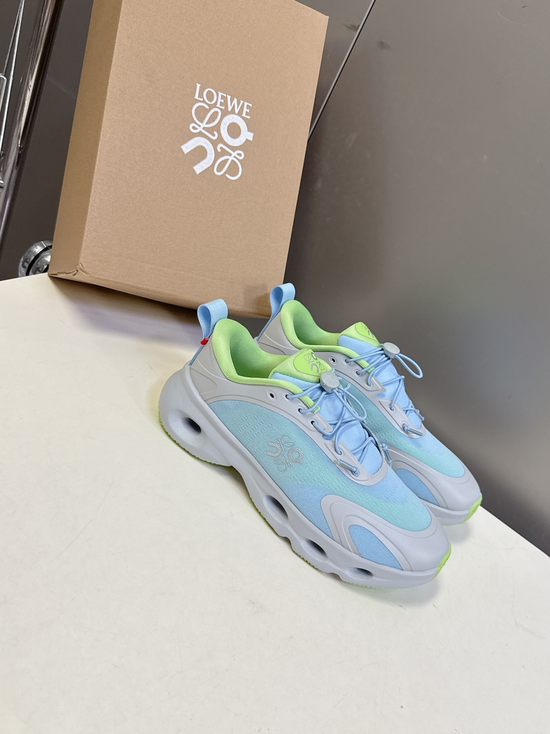 Loewe罗意威 x on昂跑联名情侣款 跑鞋 罗意威 xon 昂跑全新合作系列 时尚，品牌与瑞士高性能