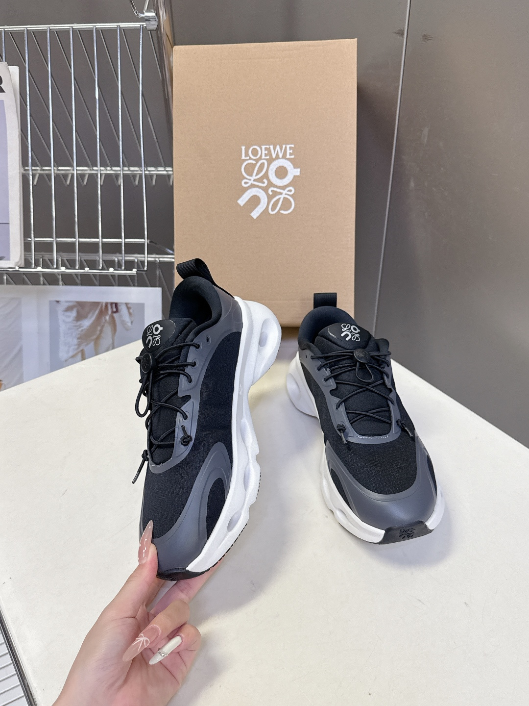 Loewe罗意威 x on昂跑联名情侣款 跑鞋 罗意威 xon 昂跑全新合作系列 时尚，品牌与瑞士高性能