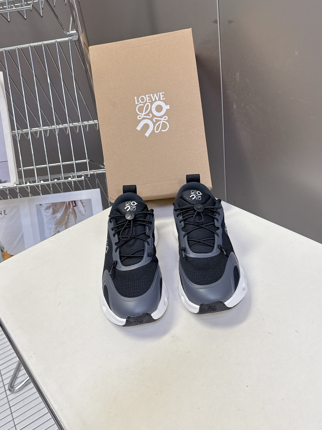 Loewe罗意威 x on昂跑联名情侣款 跑鞋 罗意威 xon 昂跑全新合作系列 时尚，品牌与瑞士高性能