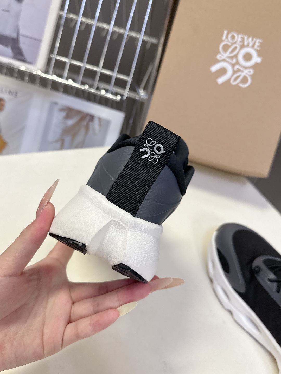 Loewe罗意威 x on昂跑联名情侣款 跑鞋 罗意威 xon 昂跑全新合作系列 时尚，品牌与瑞士高性能