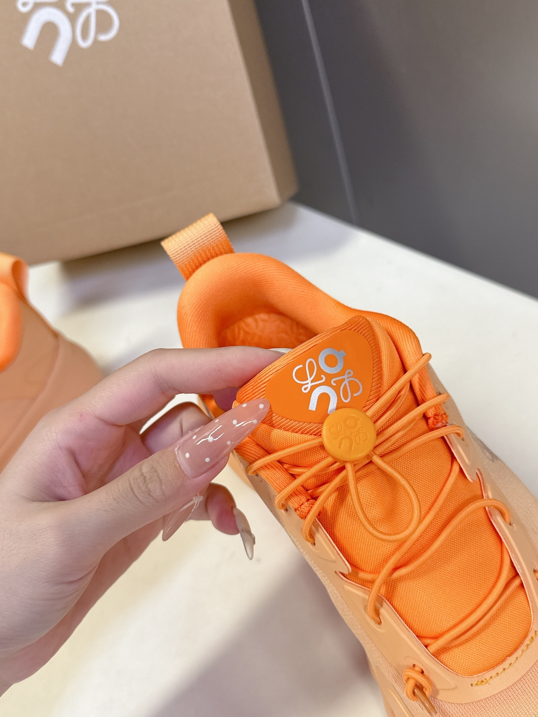 Loewe罗意威 x on昂跑联名情侣款 跑鞋 罗意威 xon 昂跑全新合作系列 时尚，品牌与瑞士高性能