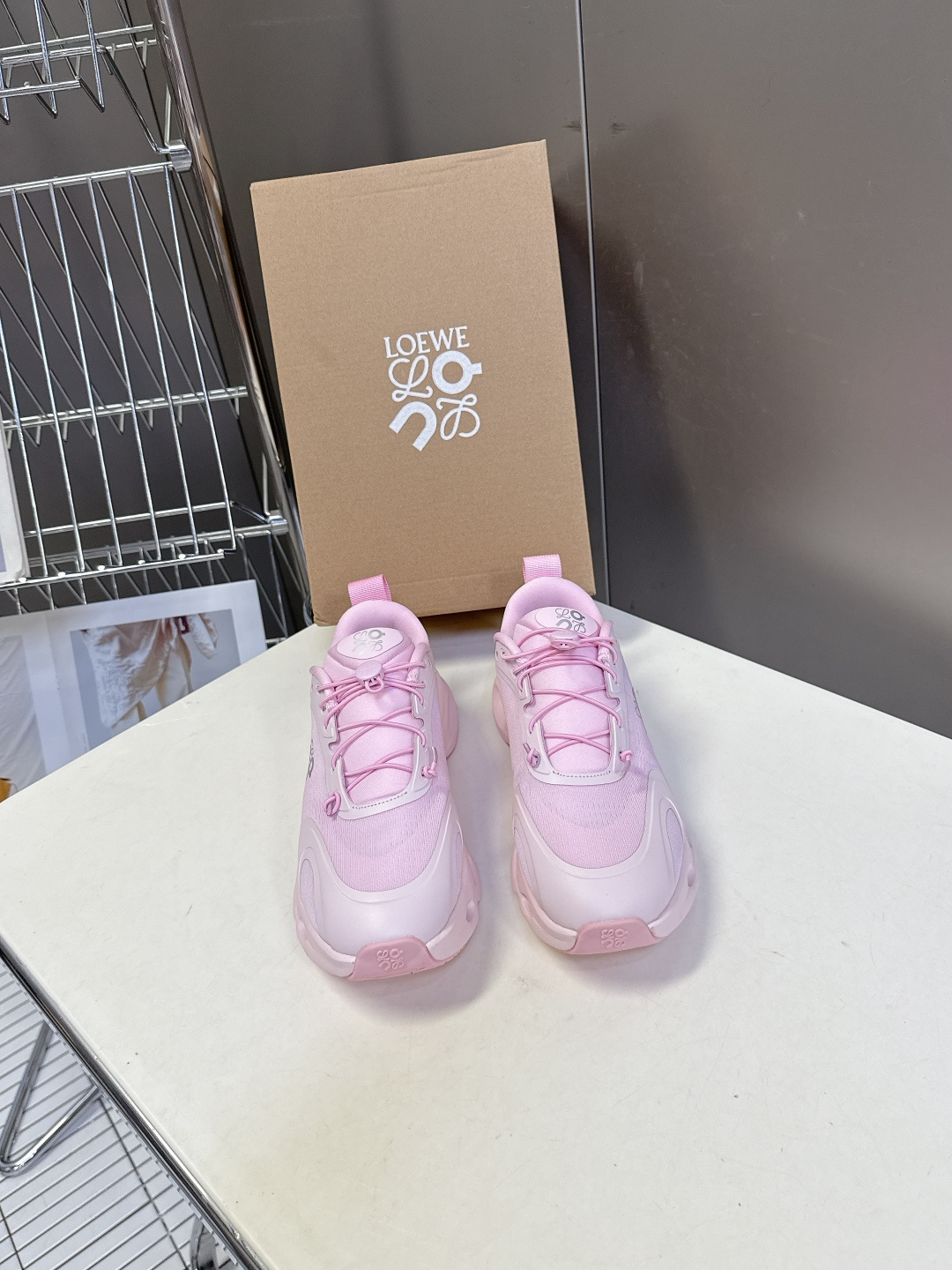 Loewe罗意威 x on昂跑联名情侣款 跑鞋 罗意威 xon 昂跑全新合作系列 时尚，品牌与瑞士高性能