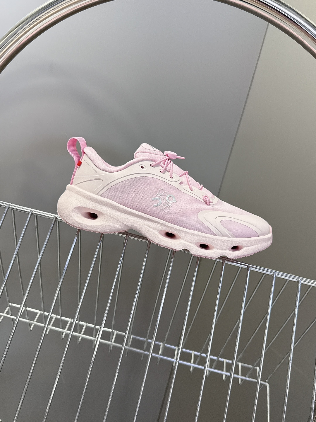 Loewe罗意威 x on昂跑联名情侣款 跑鞋 罗意威 xon 昂跑全新合作系列 时尚，品牌与瑞士高性能