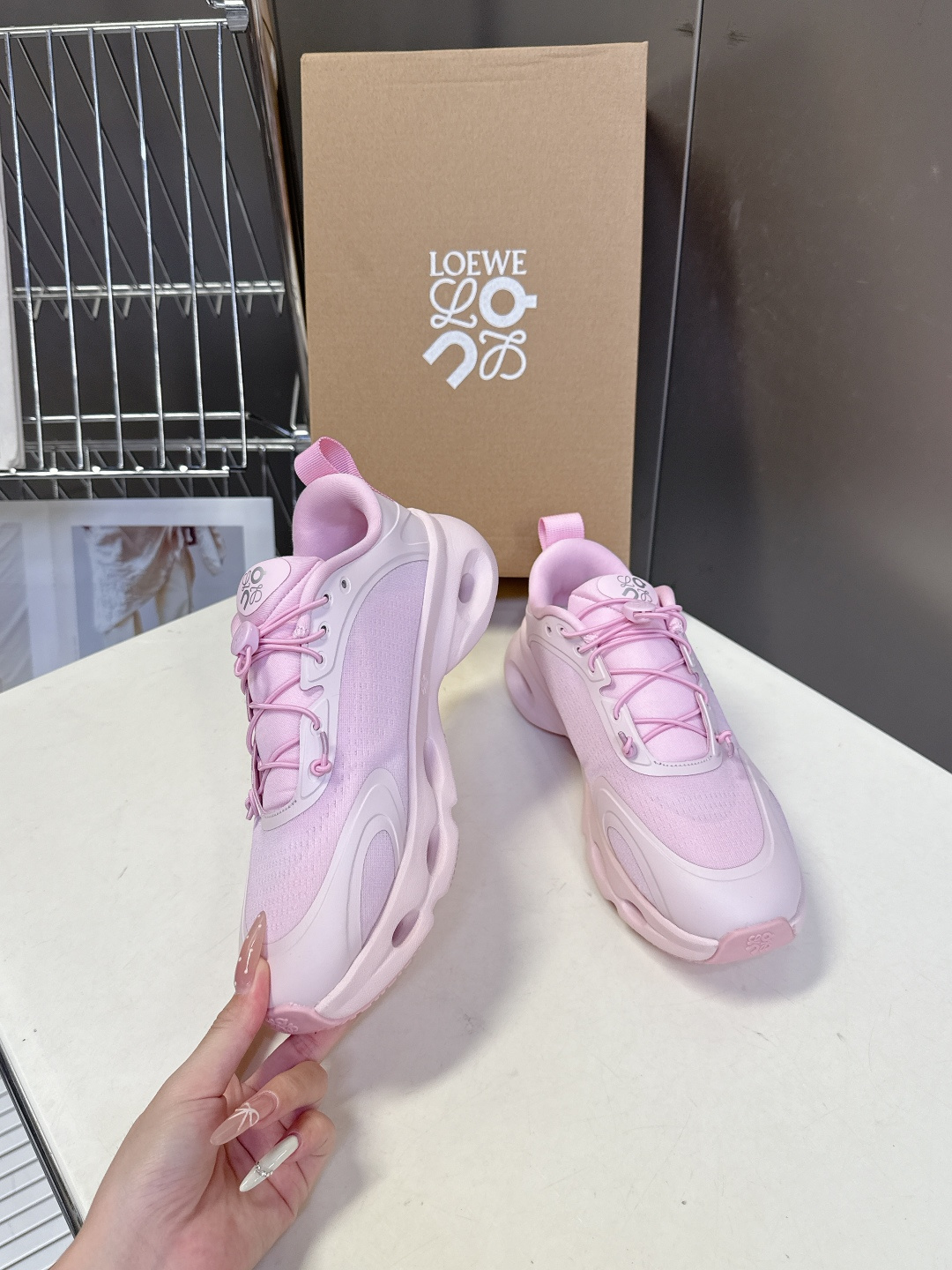 Loewe罗意威 x on昂跑联名情侣款 跑鞋 罗意威 xon 昂跑全新合作系列 时尚，品牌与瑞士高性能