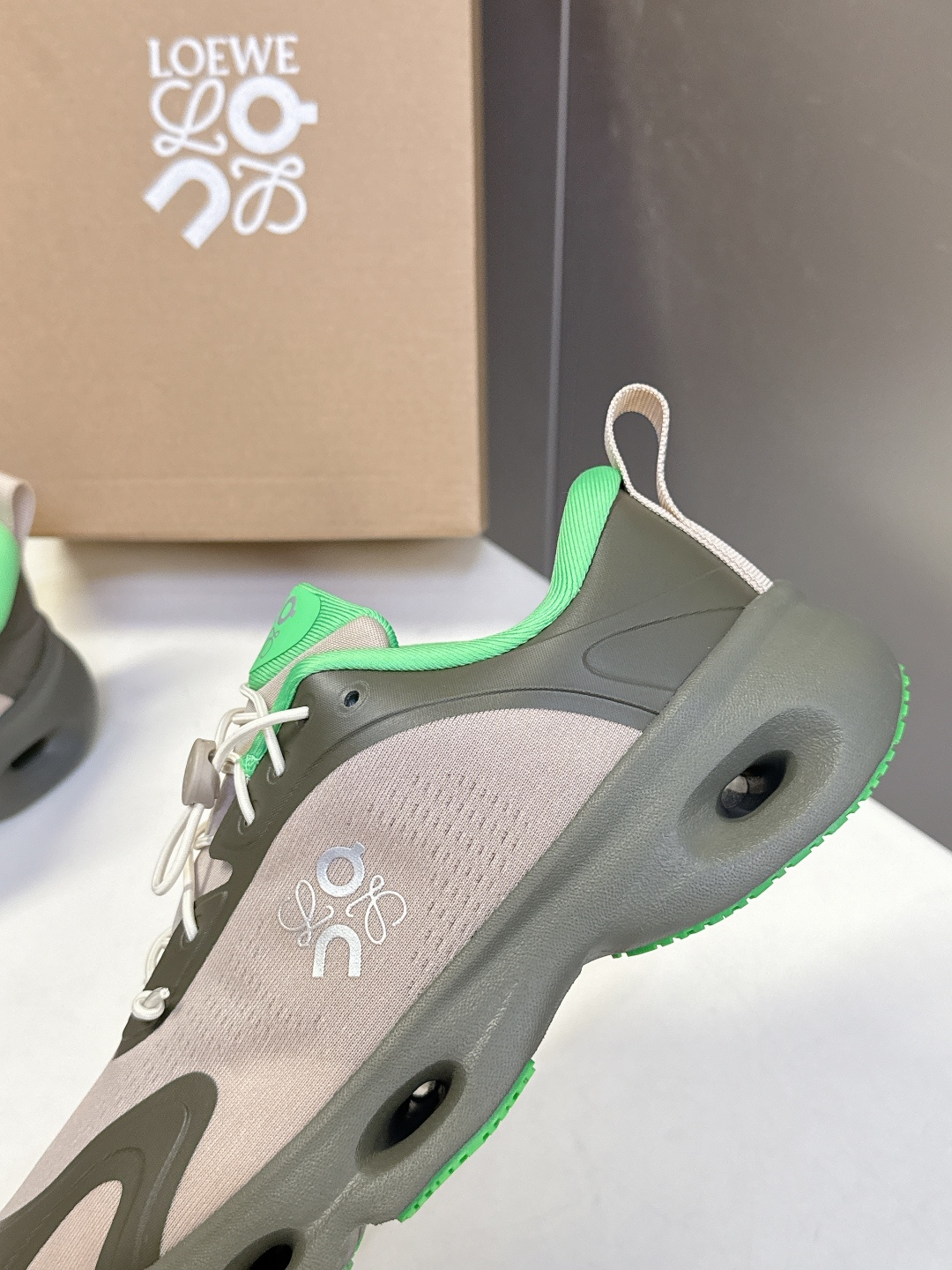 Loewe罗意威 x on昂跑联名情侣款 跑鞋 罗意威 xon 昂跑全新合作系列 时尚，品牌与瑞士高性能