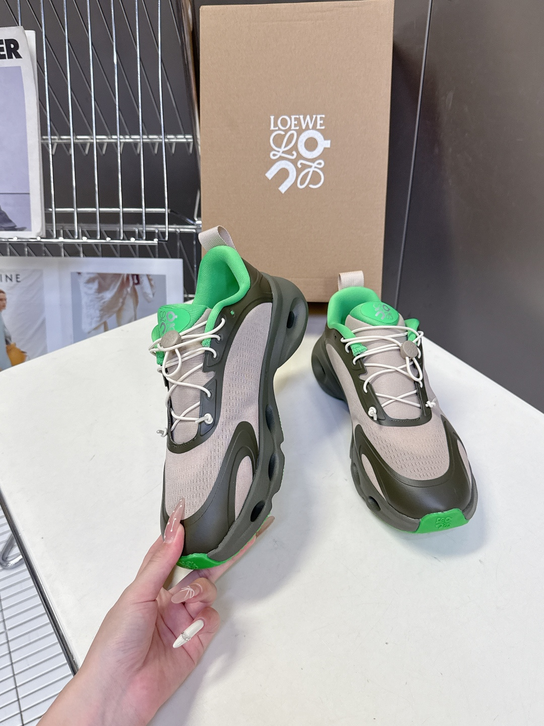 Loewe罗意威 x on昂跑联名情侣款 跑鞋 罗意威 xon 昂跑全新合作系列 时尚，品牌与瑞士高性能