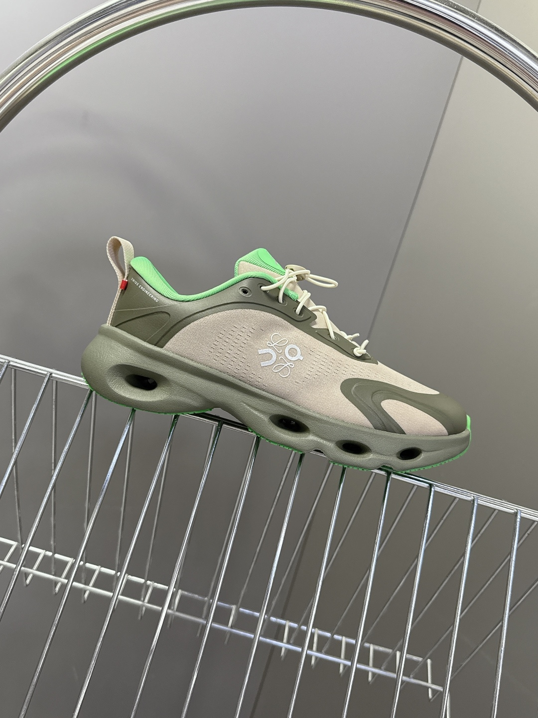 Loewe罗意威 x on昂跑联名情侣款 跑鞋 罗意威 xon 昂跑全新合作系列 时尚，品牌与瑞士高性能