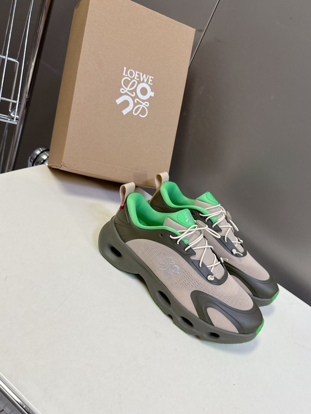 Loewe罗意威 x on昂跑联名情侣款 跑鞋 罗意威 xon 昂跑全新合作系列 时尚，品牌与瑞士高性能