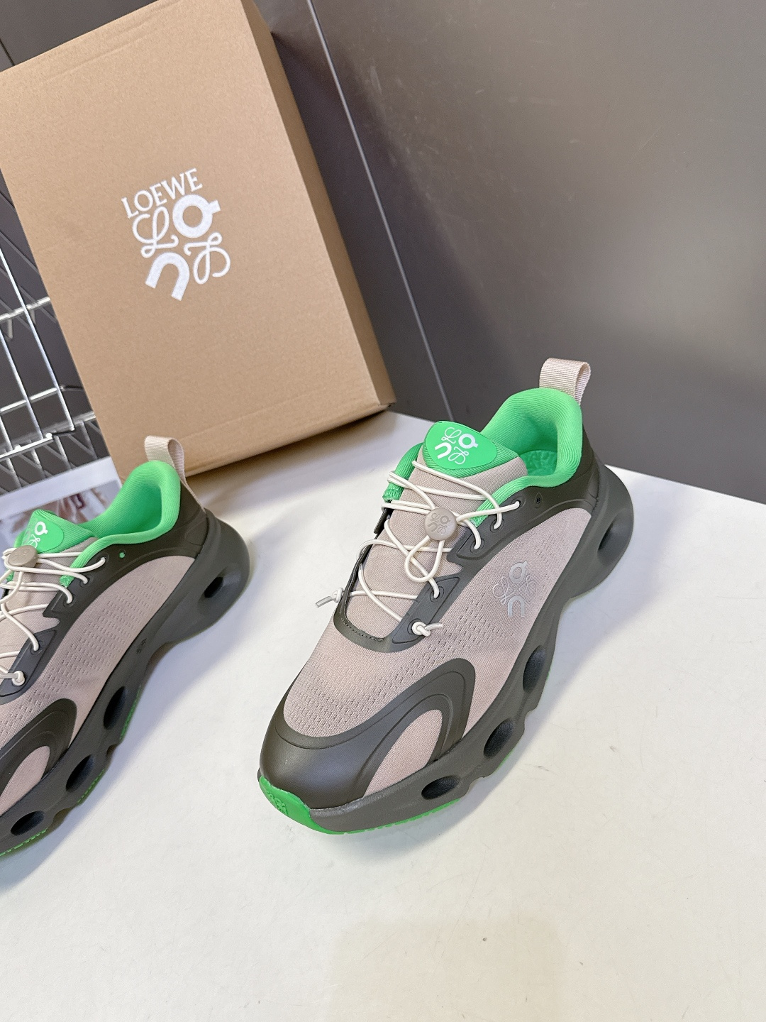 Loewe罗意威 x on昂跑联名情侣款 跑鞋 罗意威 xon 昂跑全新合作系列 时尚，品牌与瑞士高性能