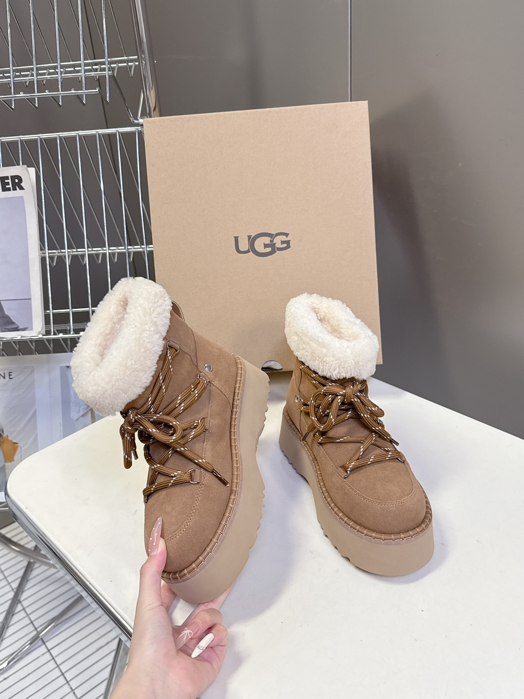 UGG秋冬最新款厚底雪地靴韩版复古软fufu雪地靴 选用优质的材料，内里垫脚羊毛🦙确保毛靴的保暖性和耐久