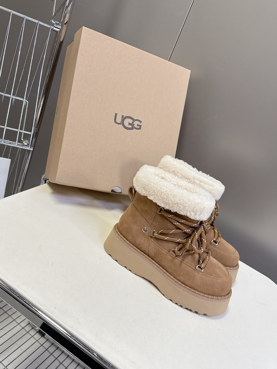 UGG秋冬最新款厚底雪地靴韩版复古软fufu雪地靴 选用优质的材料，内里垫脚羊毛🦙确保毛靴的保暖性和耐久