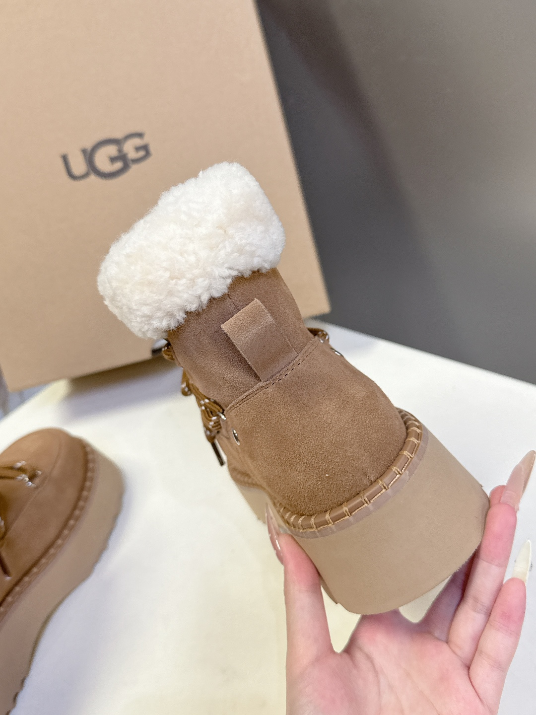 UGG秋冬最新款厚底雪地靴韩版复古软fufu雪地靴 选用优质的材料，内里垫脚羊毛🦙确保毛靴的保暖性和耐久