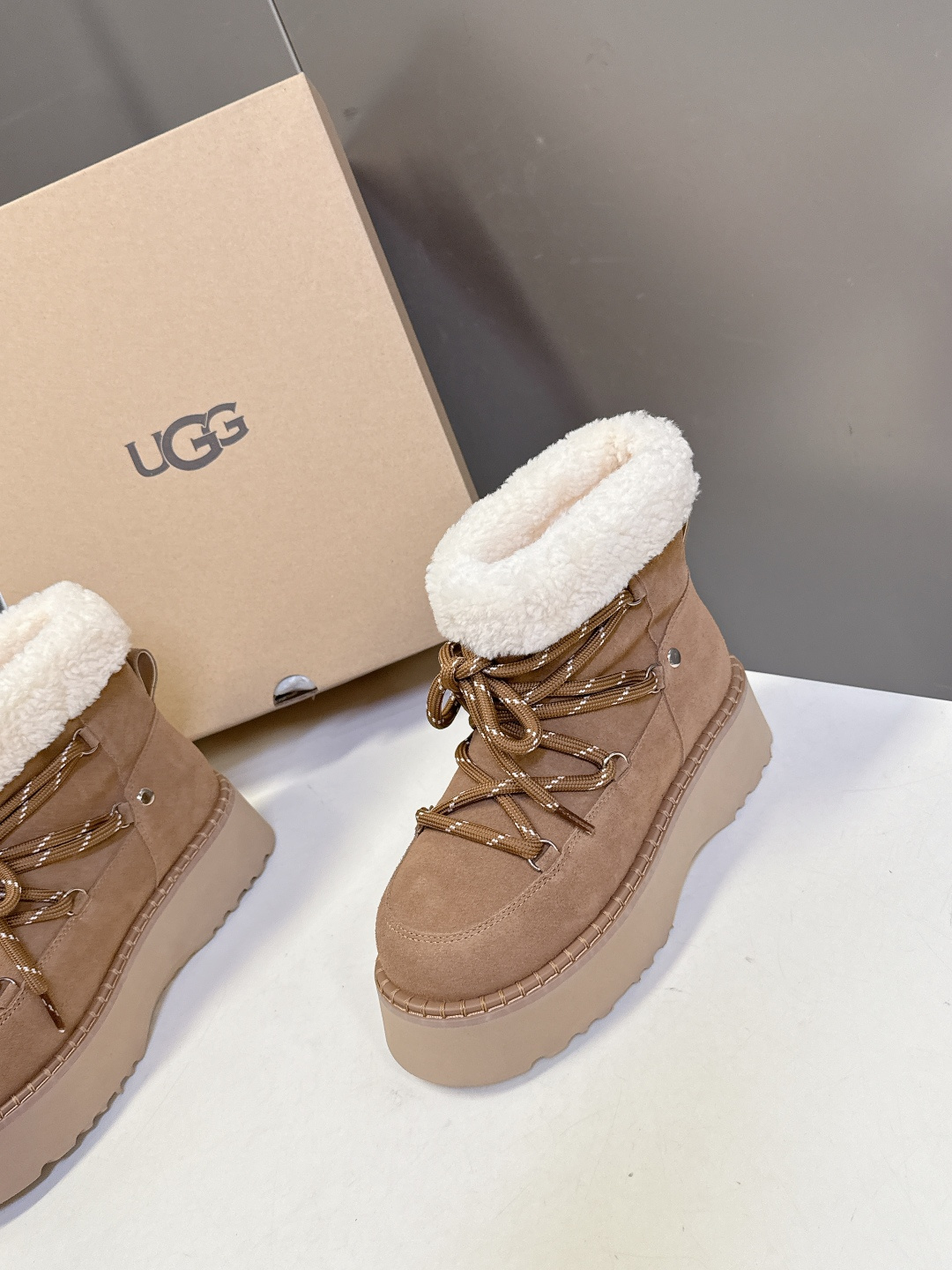 UGG秋冬最新款厚底雪地靴韩版复古软fufu雪地靴 选用优质的材料，内里垫脚羊毛🦙确保毛靴的保暖性和耐久