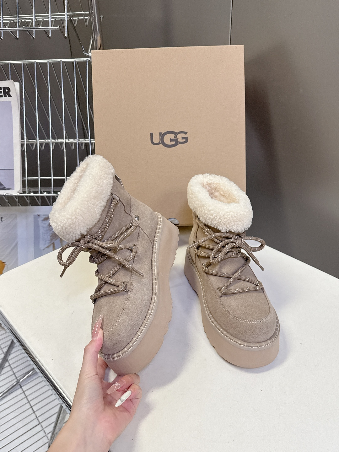 UGG秋冬最新款厚底雪地靴韩版复古软fufu雪地靴 选用优质的材料，内里垫脚羊毛🦙确保毛靴的保暖性和耐久